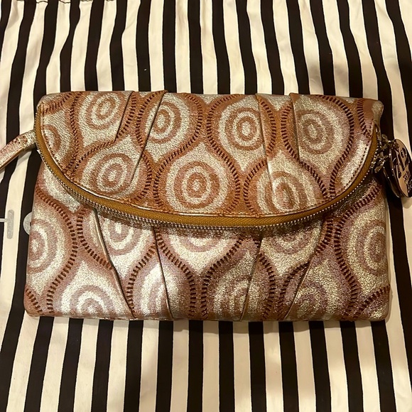henri bendel Handbags - Henri Bendel ,  wristlet/clutch... Rare…Beautiful pattern designed. New